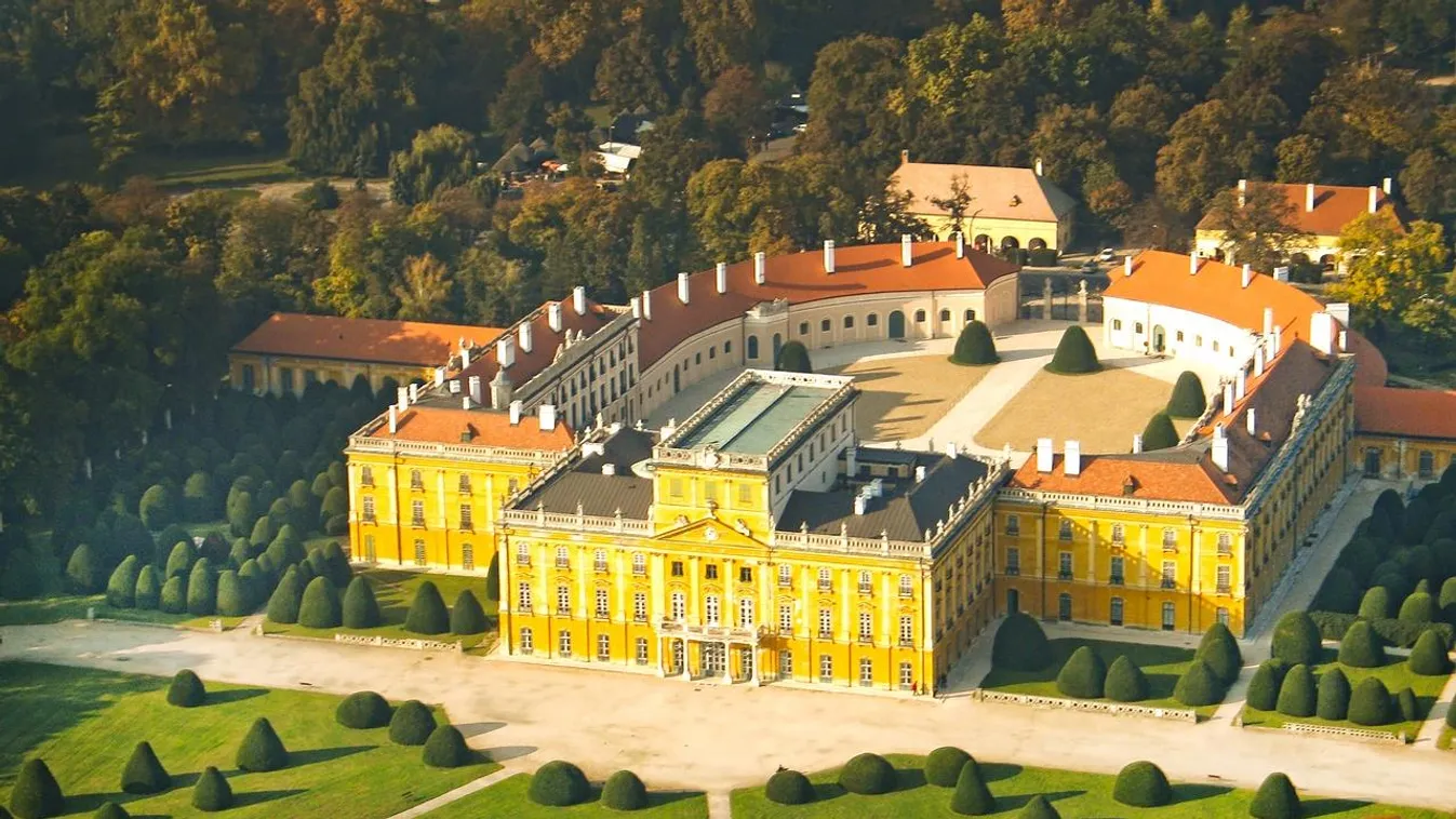 Online kastélytúrán vehetnek részt Fertődön