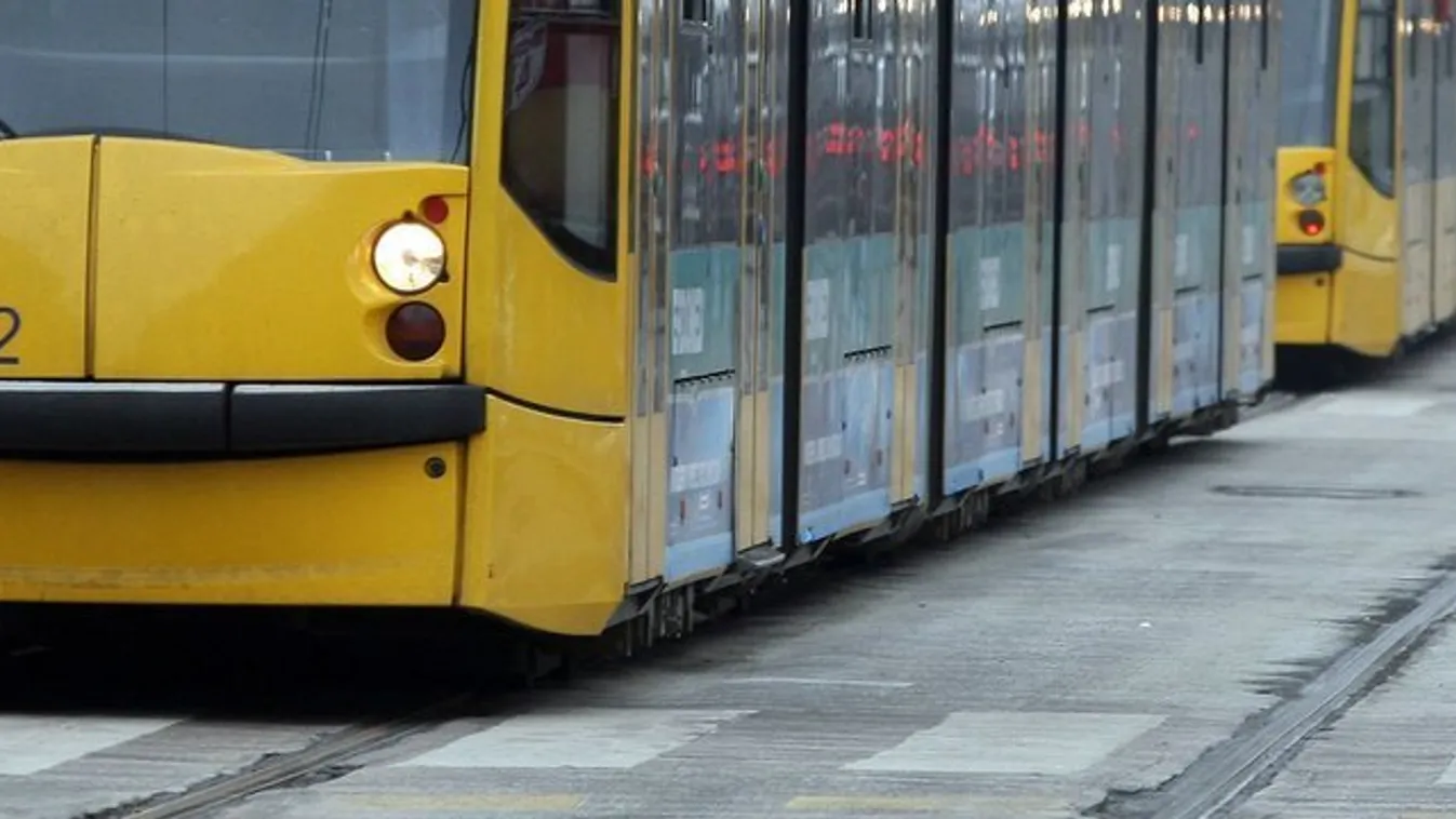 Sűrítik a közösségi közlekedés járatait Budapesten az utasok biztonságos távolságtartása miatt