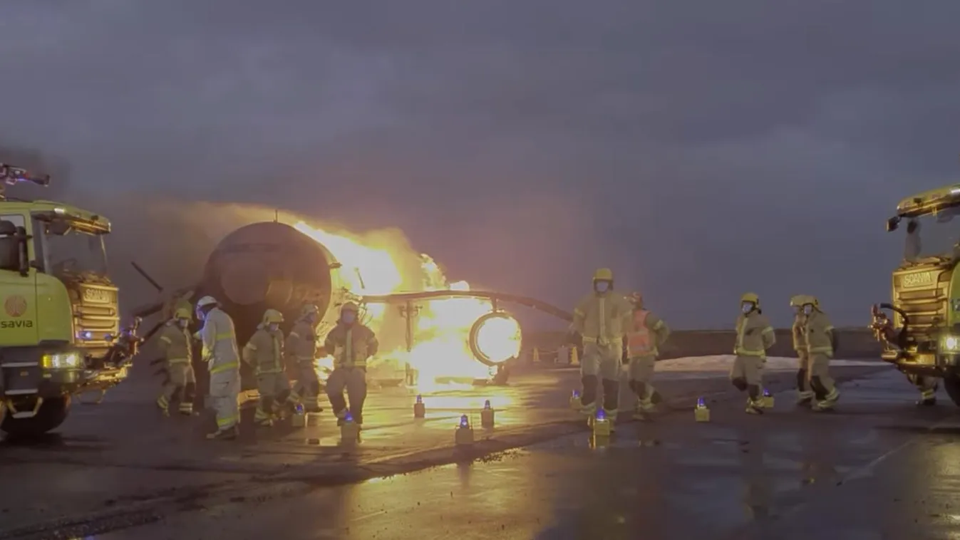 Táncoló reptéri tűzoltók küldtek videót a kórházi dolgozóknak