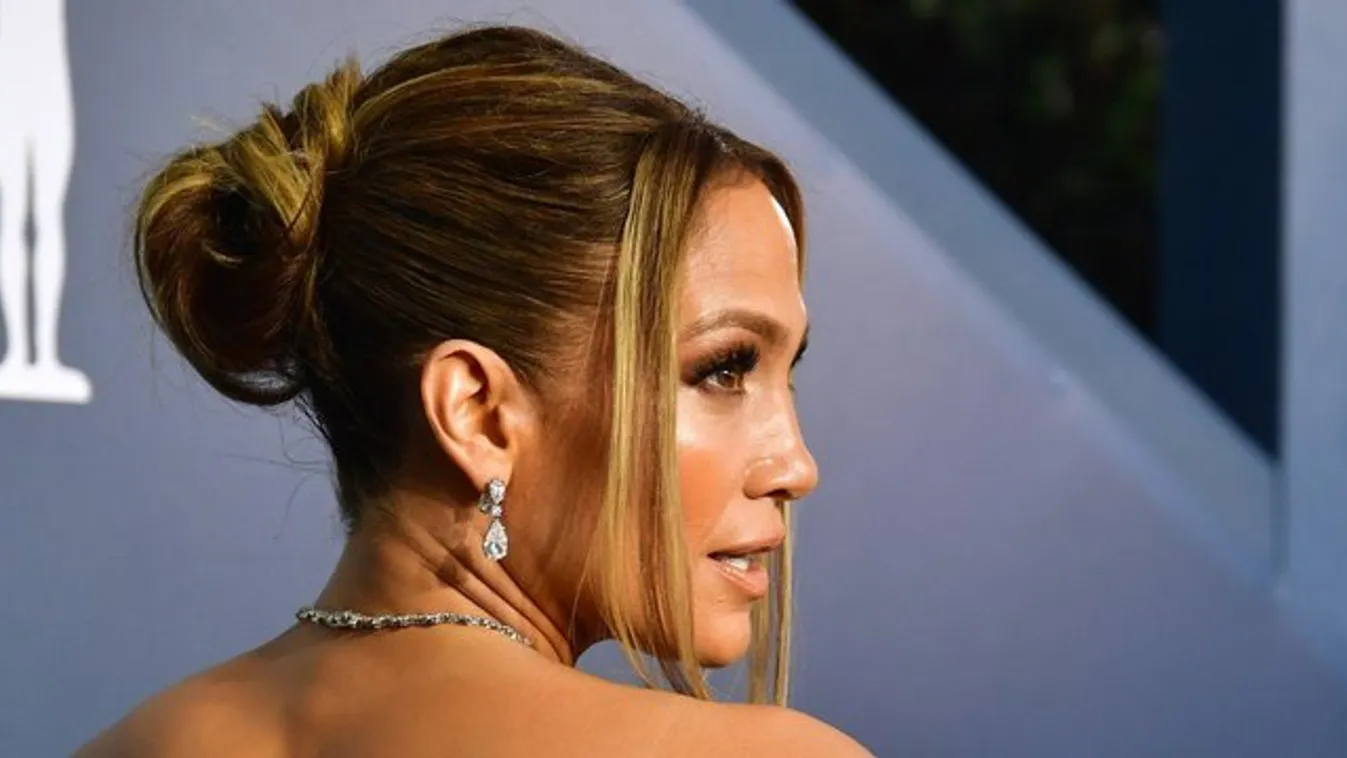 Mellbedobással nyerte a napi Instafotó-versenyt Jennifer Lopez - garantáltan mindenki a dekoltázsát veszi észre először