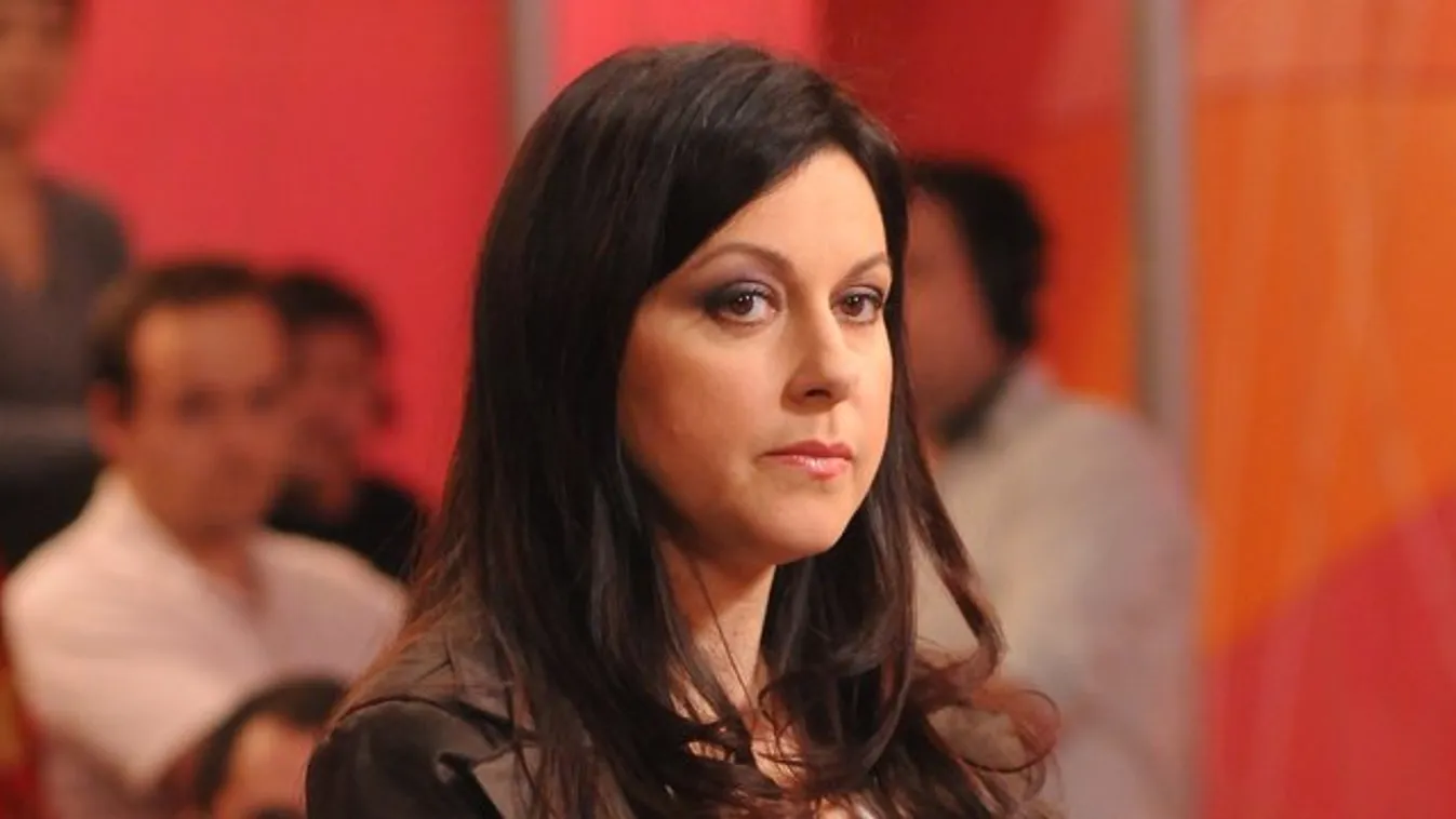 Erdélyi Mónika: Üldöztek vásárlás közben