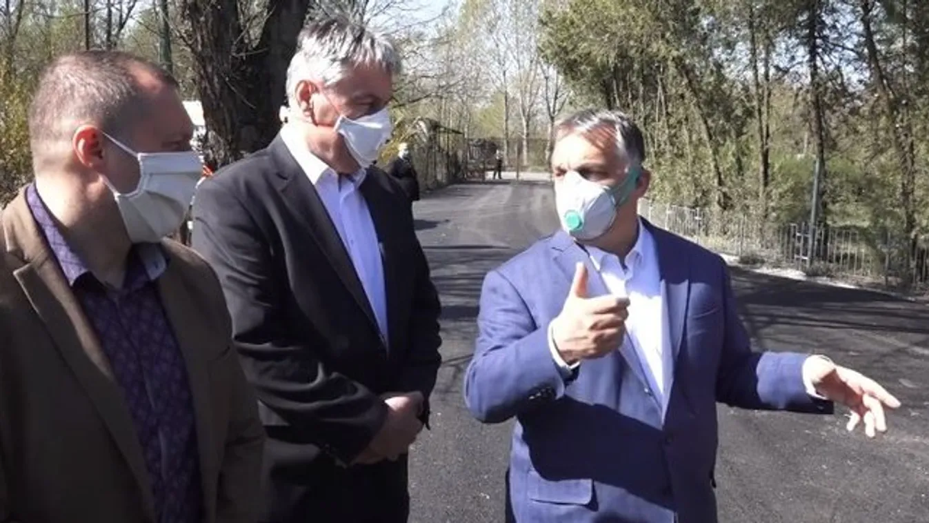 Így fogott kezet Orbán Viktor a koronavírus-járvány idején – videó
