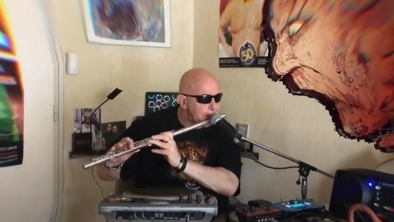Vírusölő dallal rukkolt elő Török Ádám – videó