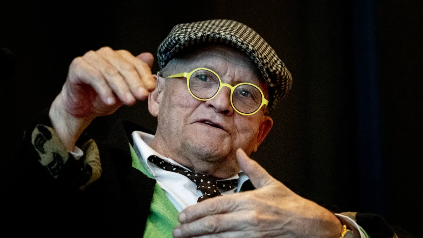 Virágba borult fákat fest David Hockney normandiai karanténjában