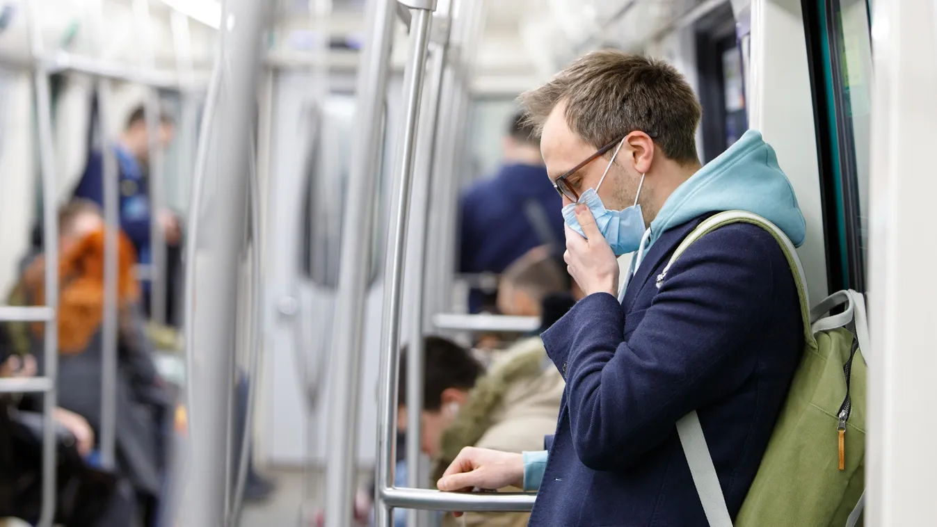 Maszk nélkül nem lehet metróra pattanni a szomszédos fővárosban