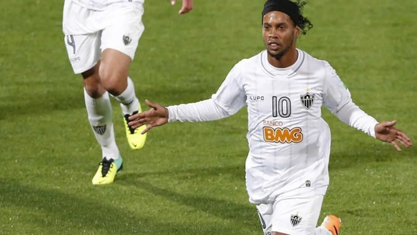 Ronaldinho 1,6 millió dollár fejében házi őrizetbe került