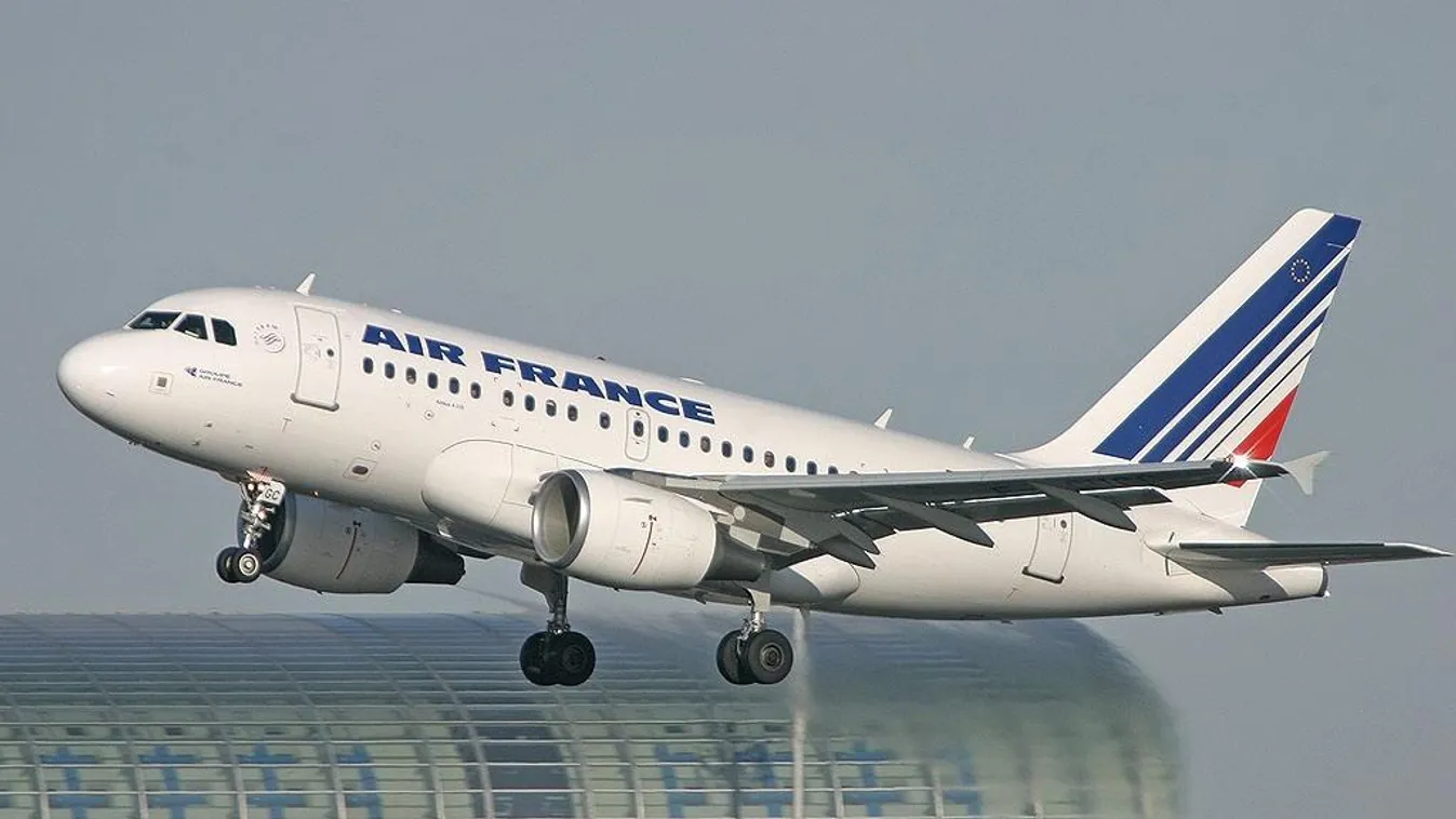 Tele géppel indult útnak az Air France, az utasok közt kitört a pánik