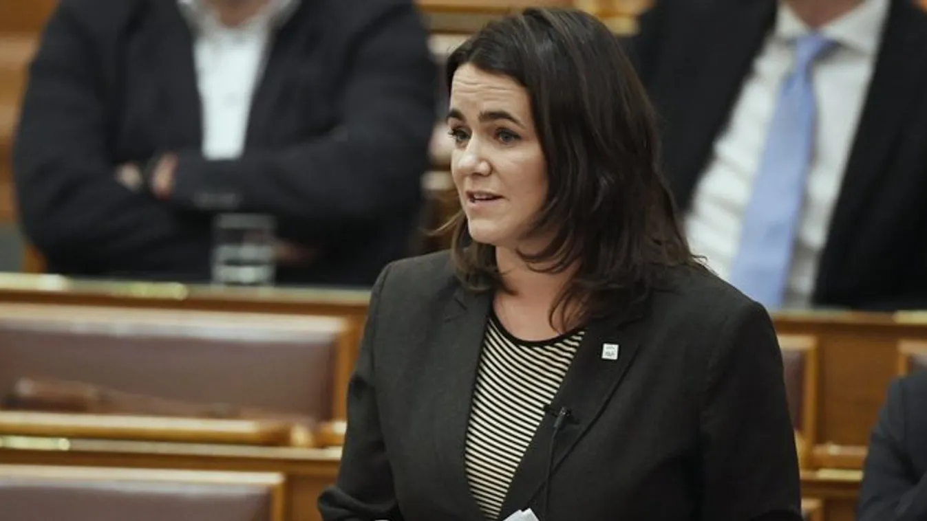 Novák Katalin: Ingyen nyelv- és KRESZ-vizsga kismamáknak