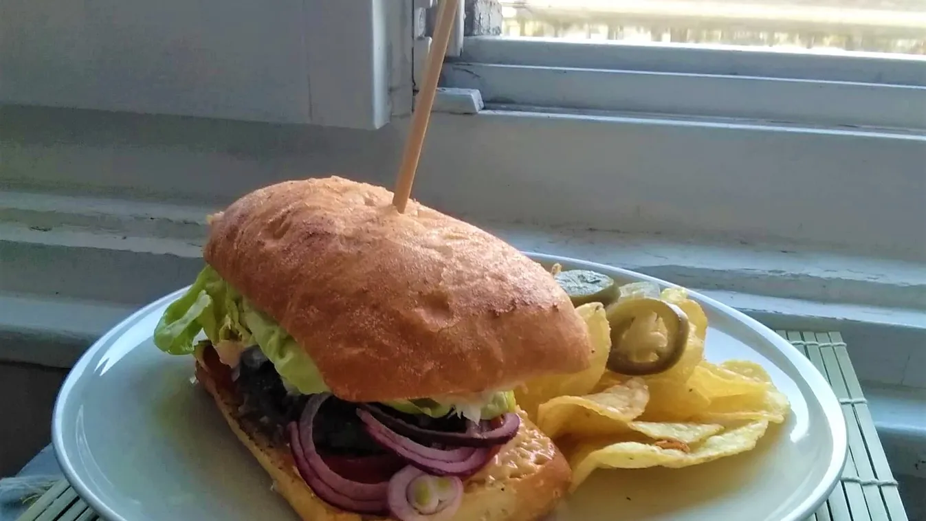 Így készítsen Karantén Whoppert a Burger King ajánlása alapján!