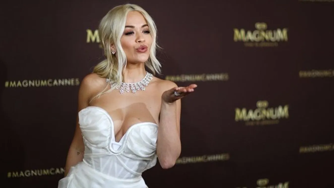 Mellimbóival robbantotta fel az internetet Rita Ora – fotó