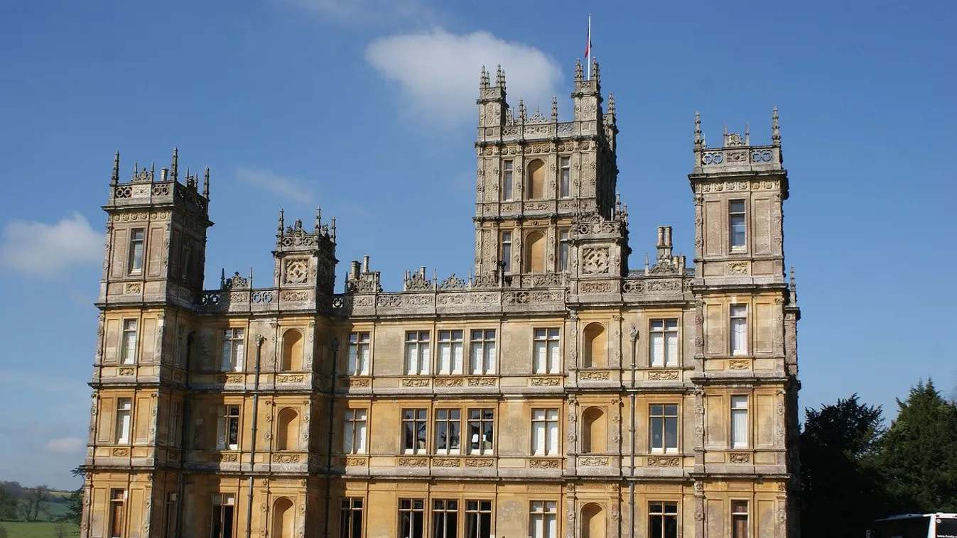 Online koktélpartira várják a Downtown Abbey kastélyában