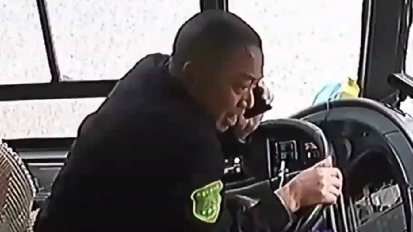 Tragédia a járaton - Eszméletvesztése előtt még kiengedte az utasokat a hős buszsofőr