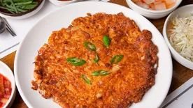 Ilyen a koreai kimchi lepény, a magyar kamra hozzávalóival