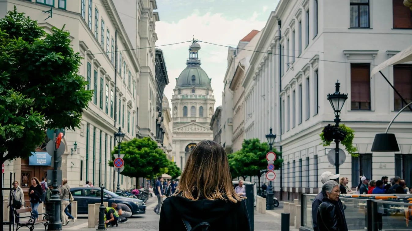Visszatérhetünk a városba sétálni, és még guide is jár mellé
