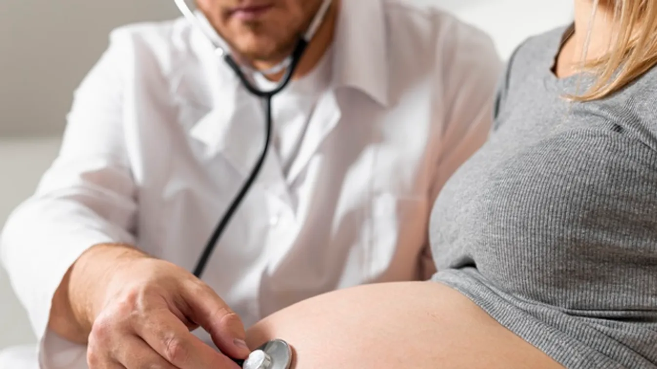 Előkészítettek a császárra, beindultak a tolófájások