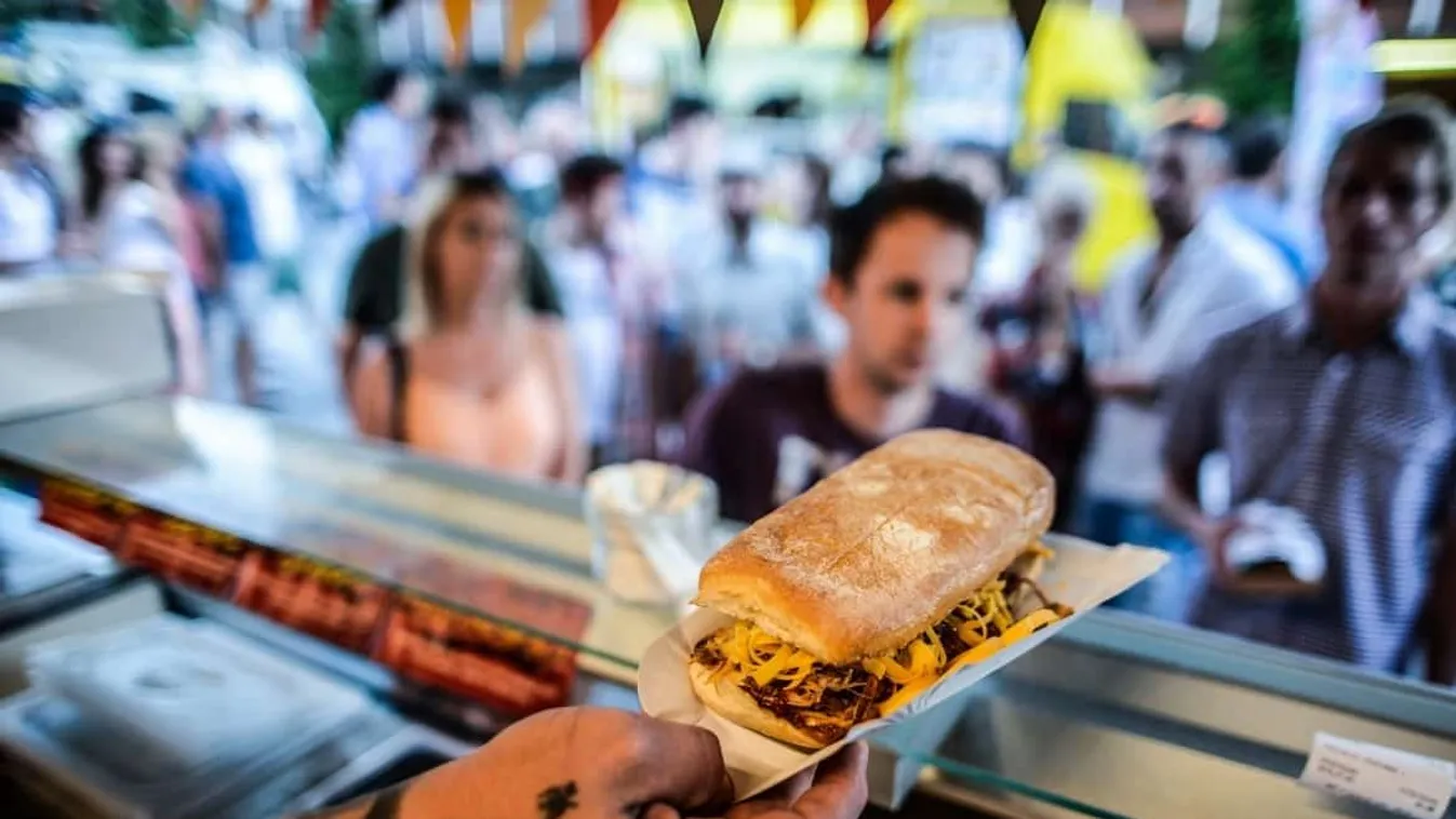Burger illat, Duna-part és utcazene Szentendrén
