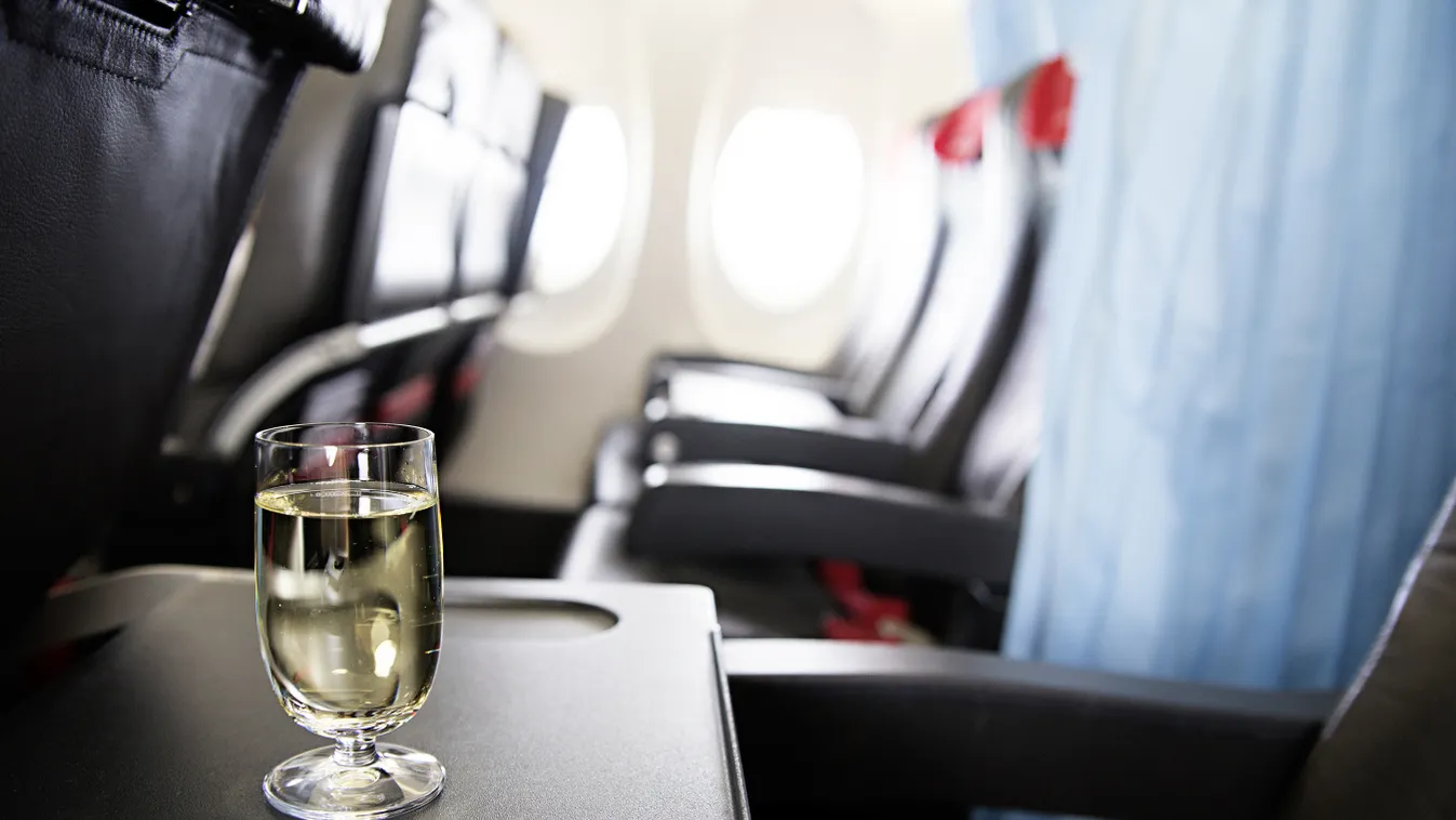 Több légitársaság is búcsút int az alkoholnak