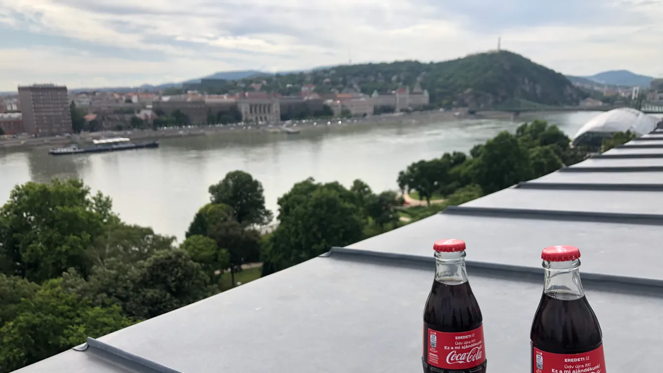 Az első kólát a Coca-Cola állja pénteken az éttermekben