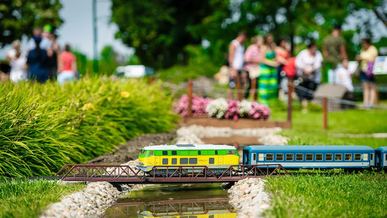 Apró, ám rekordhosszú vonatok érkeznek a Mini Magyarország makettparkba