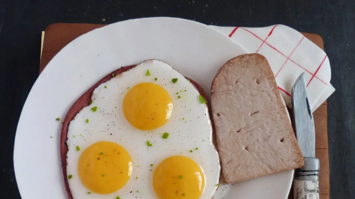 Ham and Eggs és tejfölös lángos tortákat kínál ez az újonnan nyitó cukrászda