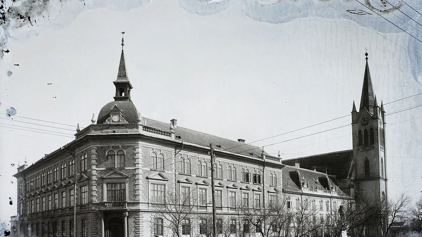 Egy csendes fürdőváros bűnös titkaiba pillanthat bele