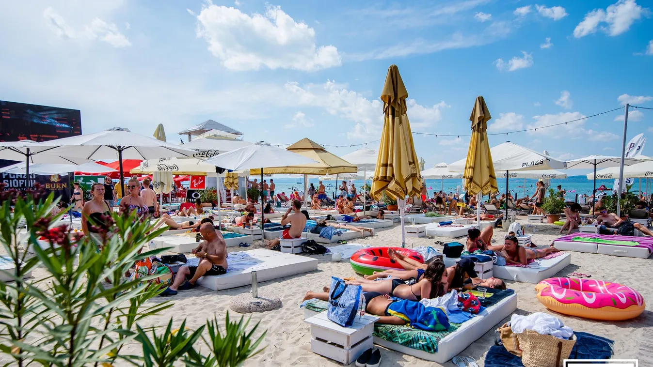 Ismét feldübörög a zene a Balaton legszebb, fehér homokos strandján