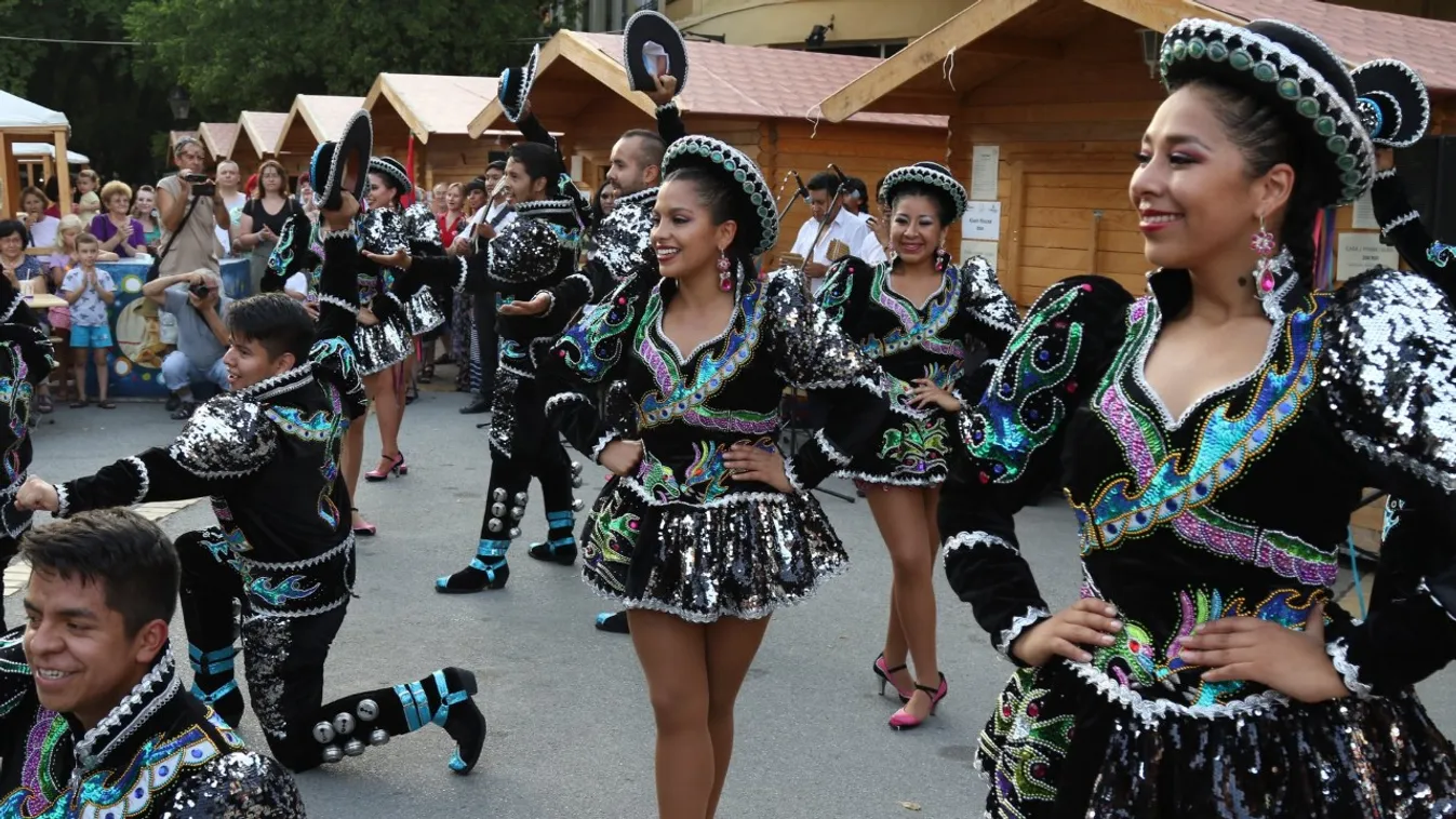 Fotelből követheti a nagyszabású folkfesztivál énekeseit és táncosait