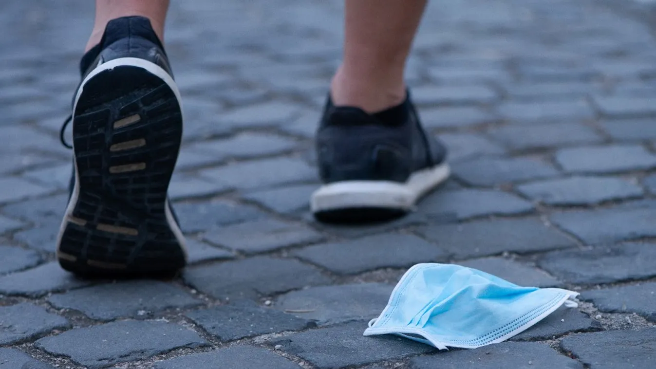 Megtagadta a maszkviselést, nem bántak vele kesztyűs kézzel - videó