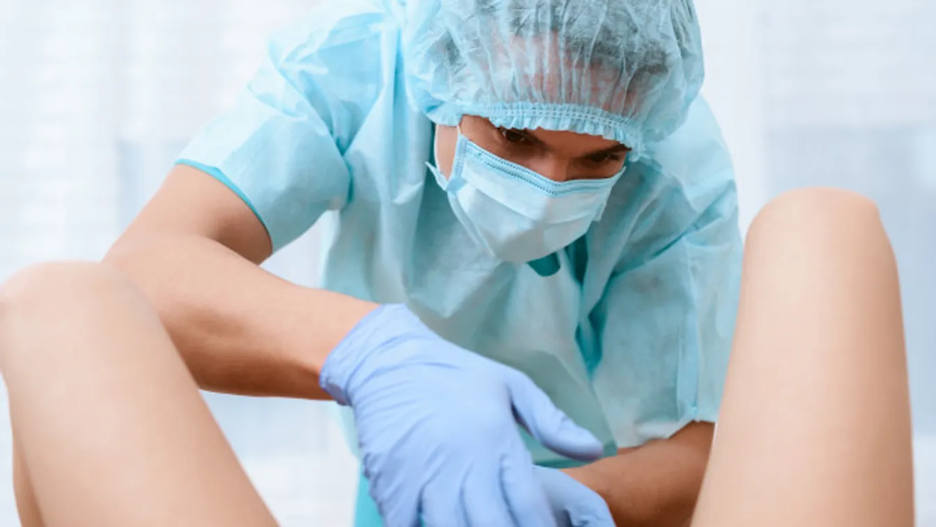 A csoporttársam bámulta a vaginámat a szülőszobán