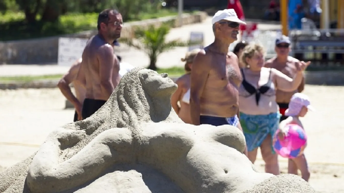 Pár nap múlva misztikus lények lepik el Lopar homokos strandját