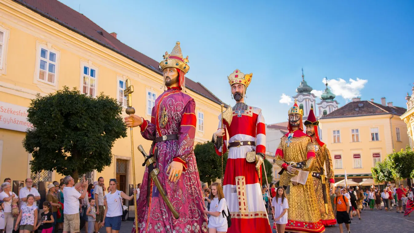 Hamarosan királyi óriásbábok között sétálhatnak Székesfehérváron