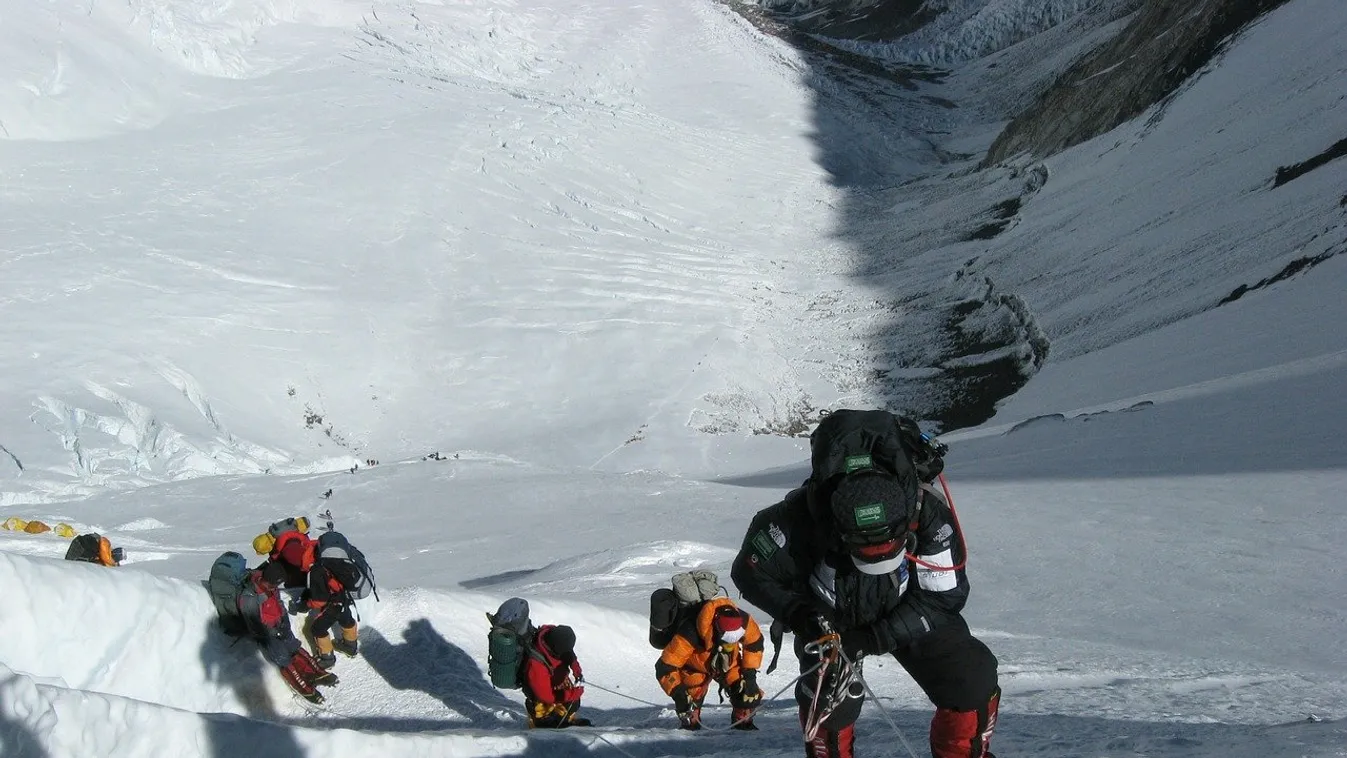 Hamarosan ismét mászható lesz a Mount Everest