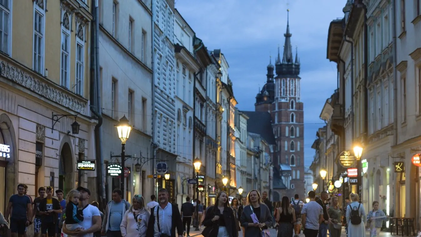 Lengyelország újra megtiltja a légi kapcsolatot több országgal is