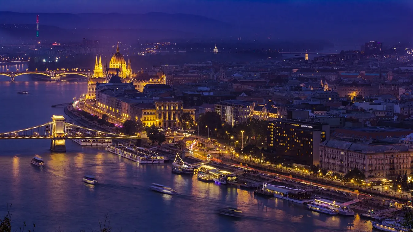 Fusson át az éjszakai Budapesten bulihangulatban