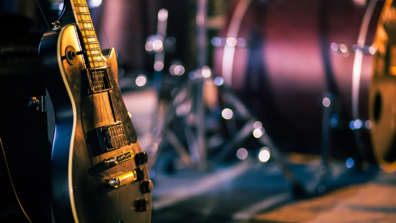 A Vörösmarty téren október végéig, a sütik mellé koncert is jár