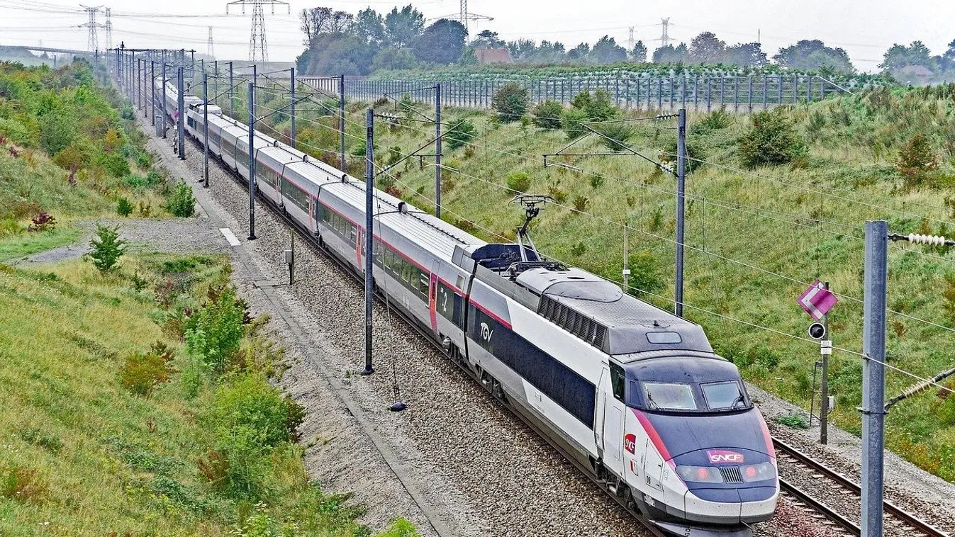 Áramkimaradás miatt éhesen és kimerülten töltötték az éjszagát a TGV utasai