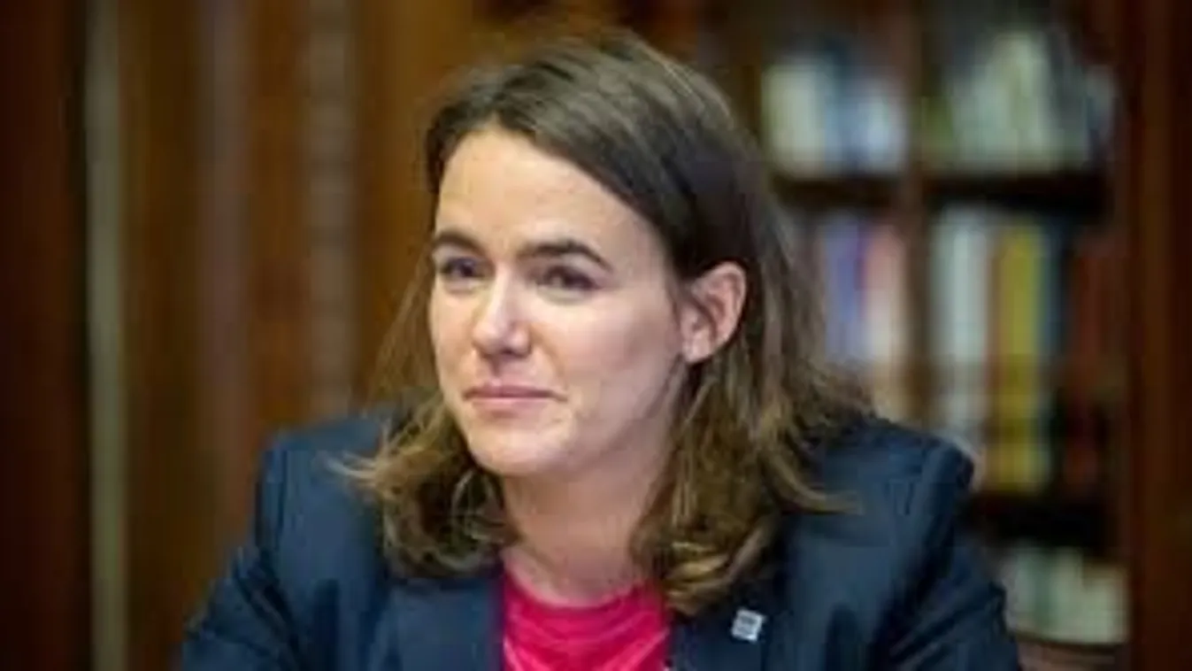 Novák Katalin titkos helyre juttatott adományt – videó
