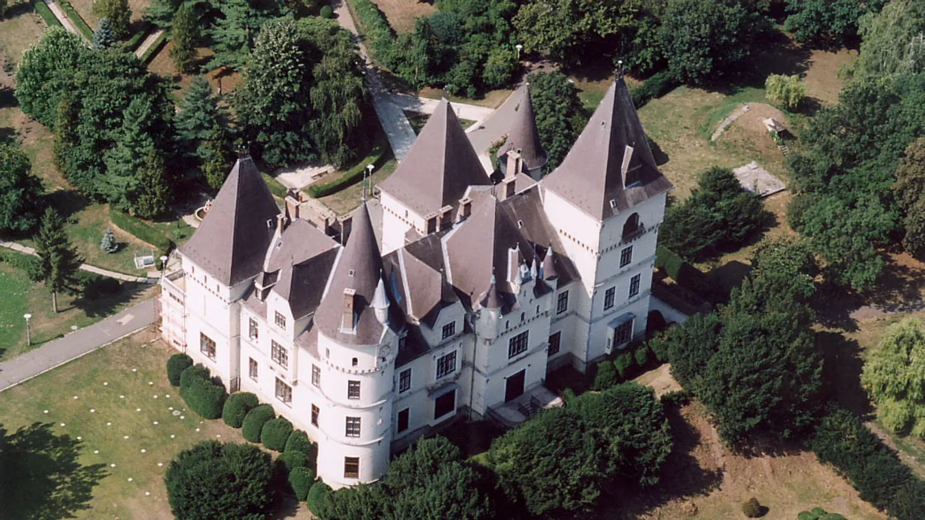 November 1-jével bezár a Loire-menti stílusban épült magyar kastély