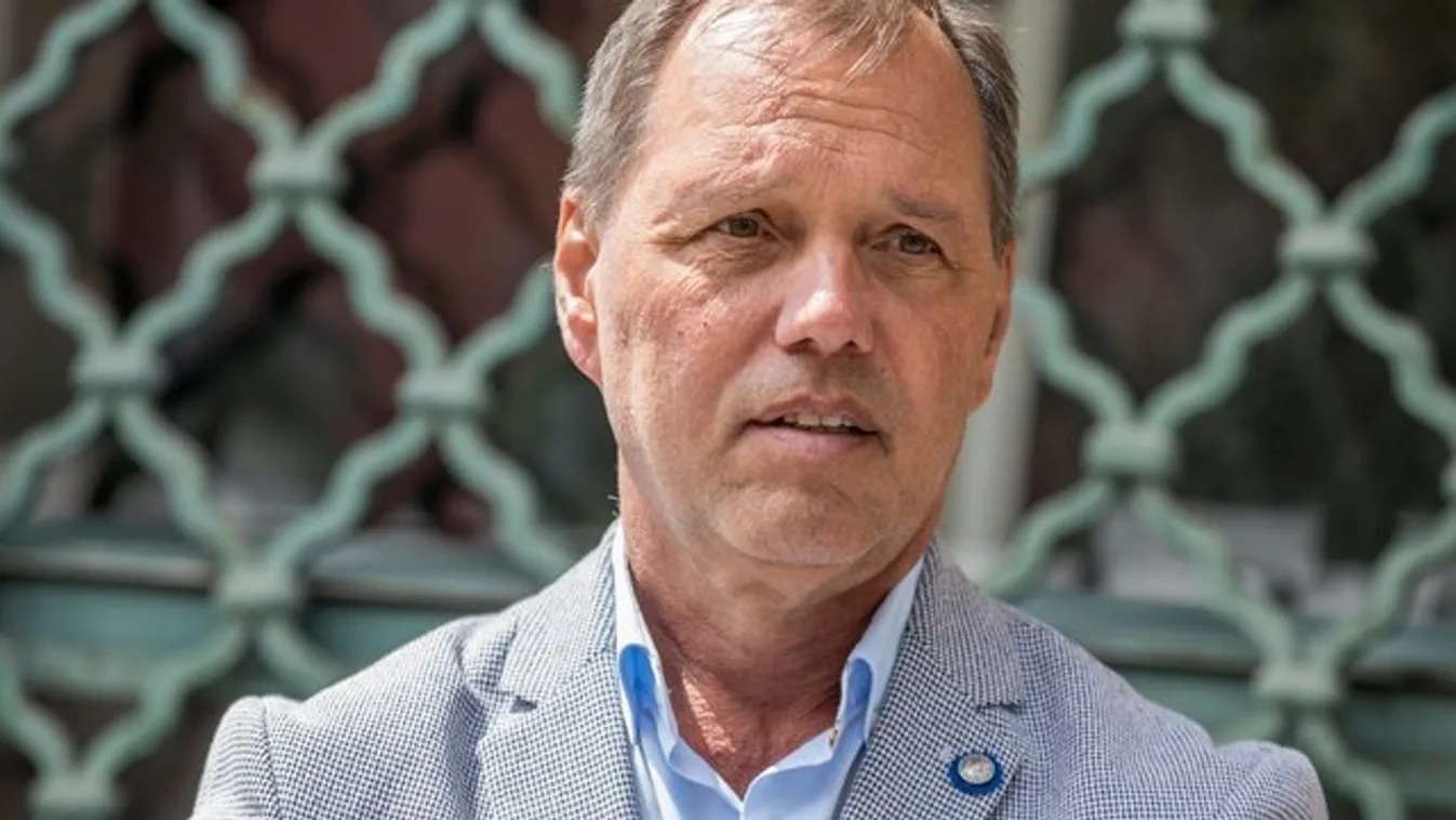 Szlávik János: fel kell készülni az elhunytak számának további emelkedésére