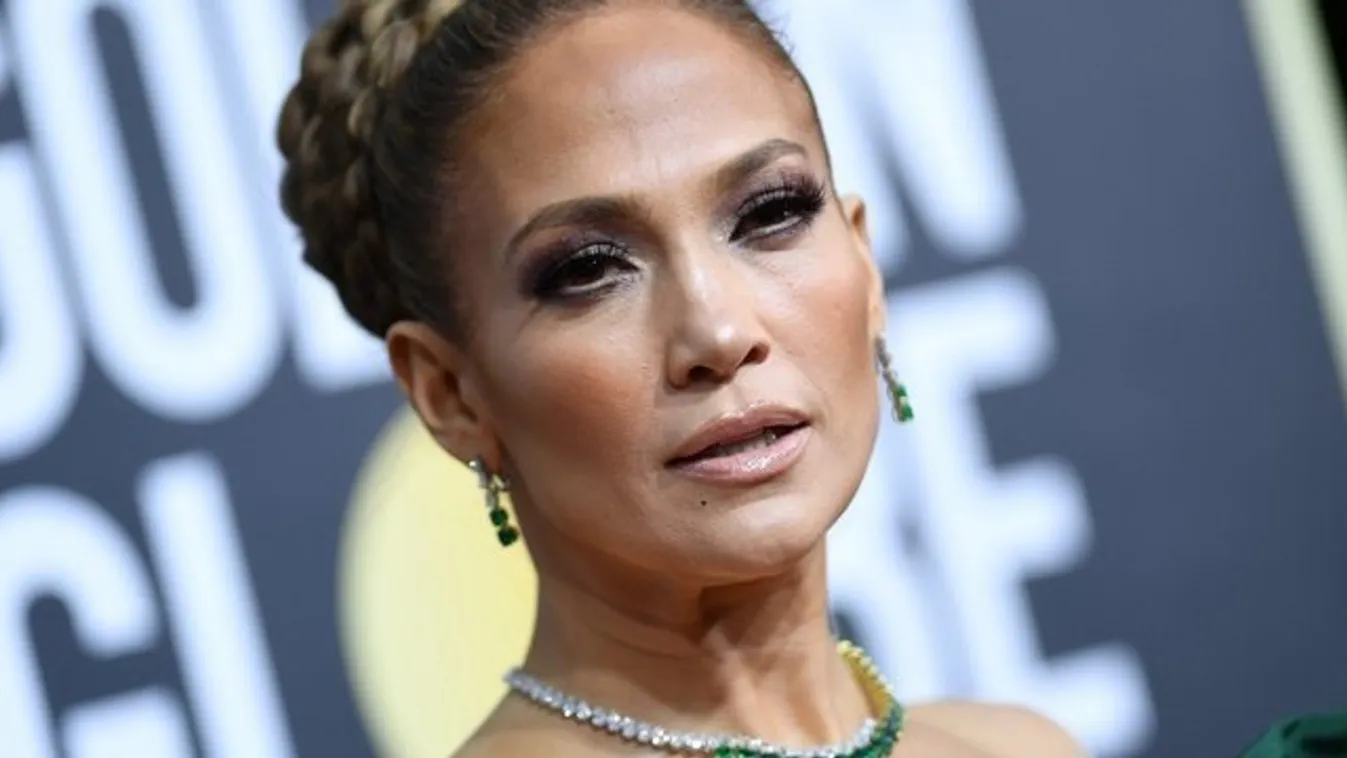 Jennifer Lopez tökéletes testét valószínűleg égeti a bugyi, ezért nem is hordja, viszont pucsít - Fotók