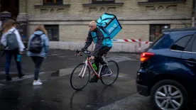 Nyolcszázezret is megkereshet egy biciklis futár – Így lett az egyik legmenőbb szakma