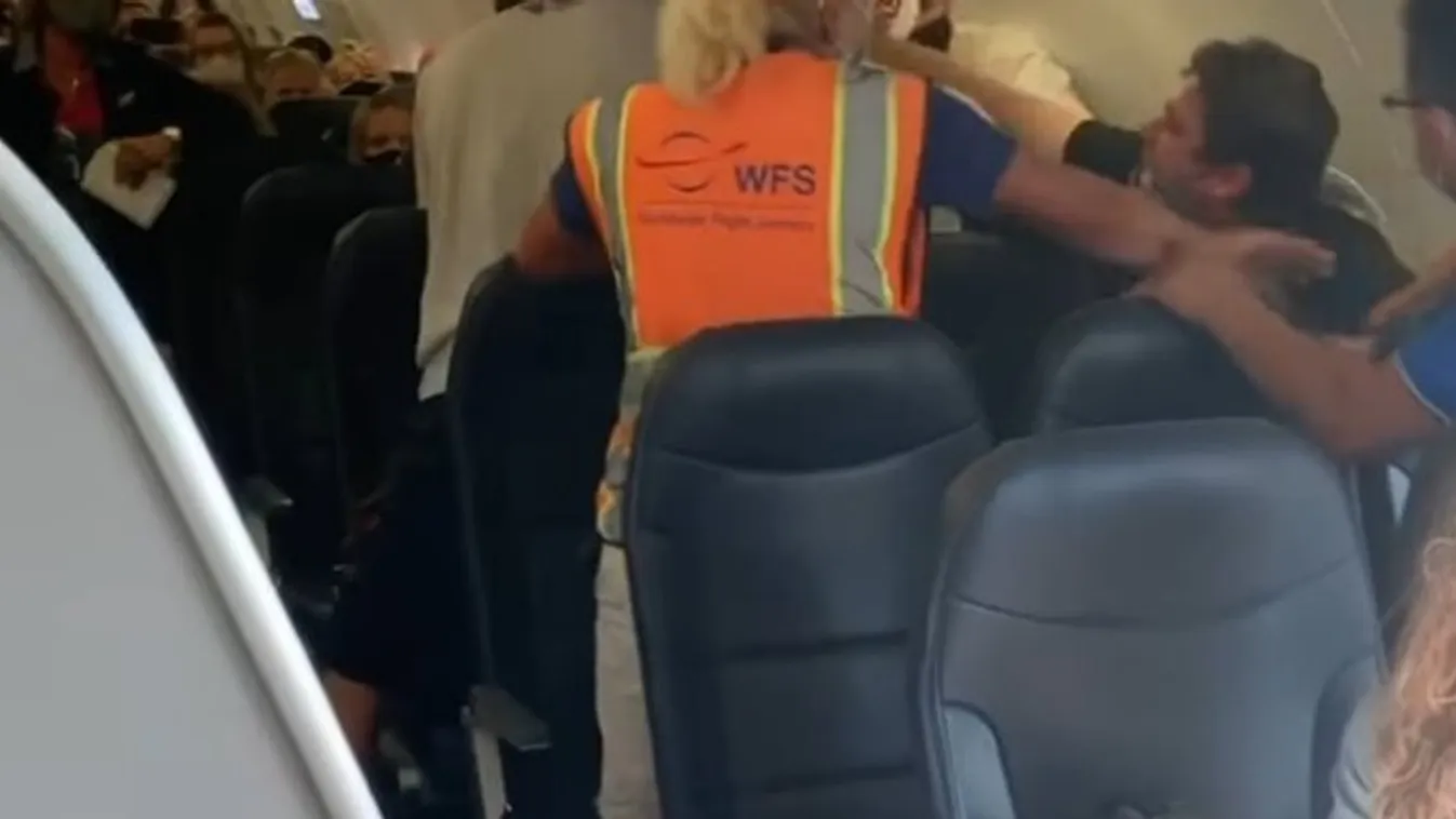 Bunyó a repülőn: összeverte utastársát egy férfi, mert az nem volt hajlandó maszkot húzni – videó