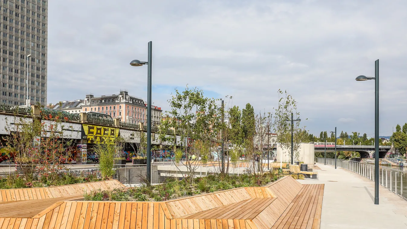 Átadták a Dunán úszó szigetkerteket Bécsben