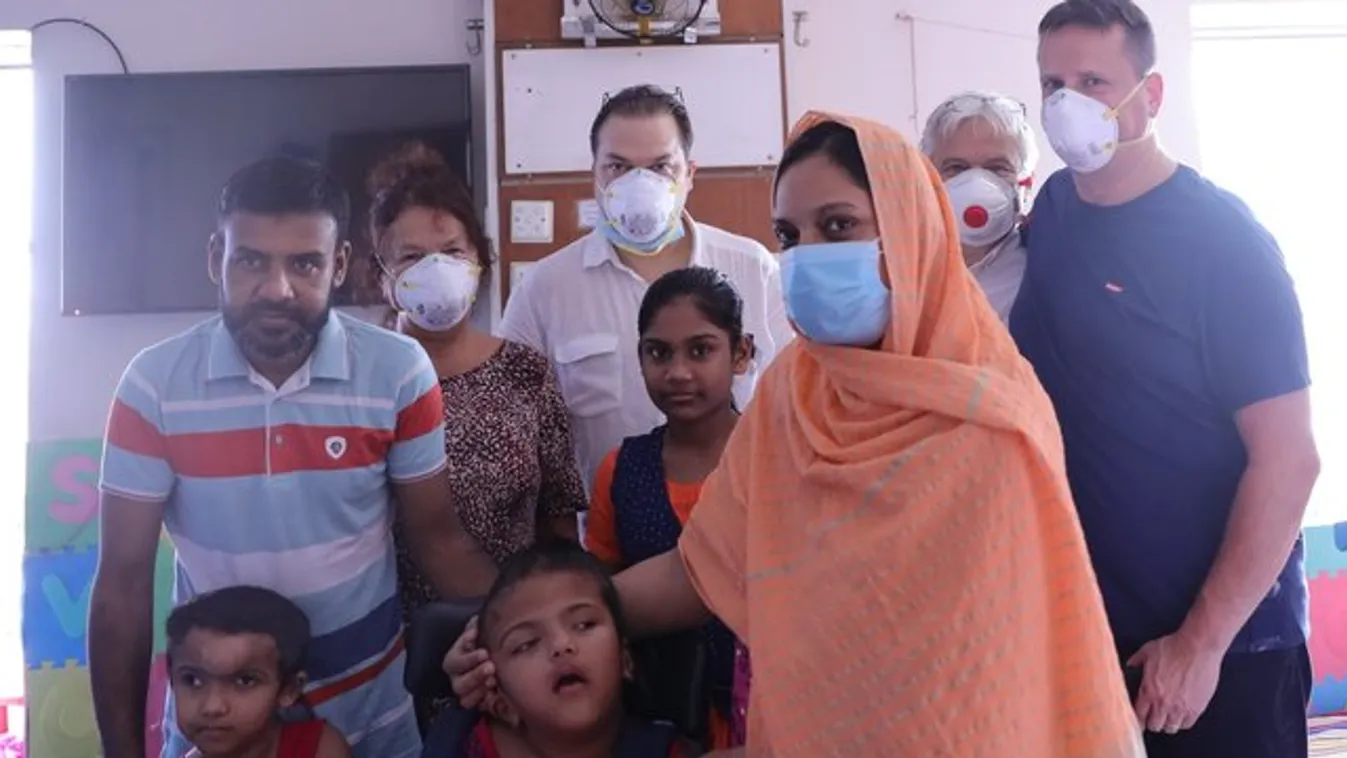 Szétválasztott bangladesi ikrek: Csókay professzor ismét megműtötte Rabeyát