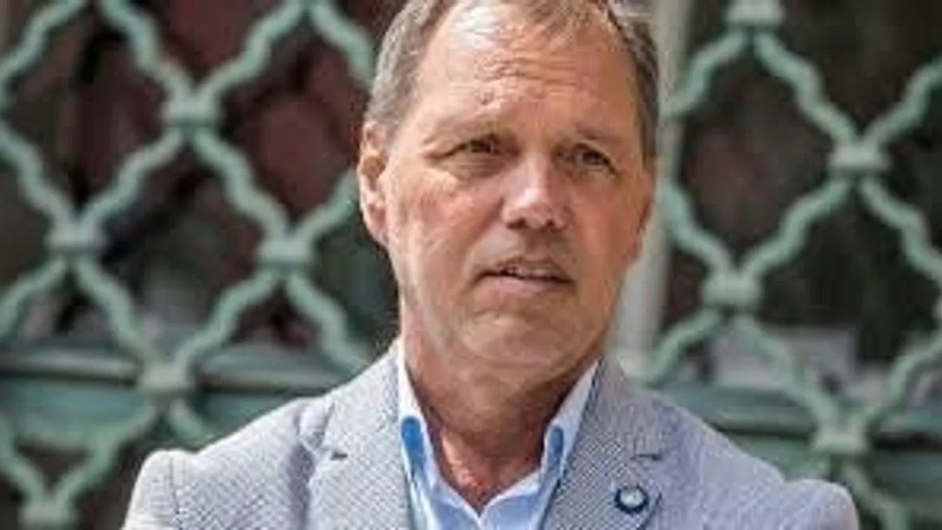Csodás hírt osztott meg Szlávik János: van olyan oltóanyag, ami az időseknél is ugyan olyan hatékony, mint a fiataloknál