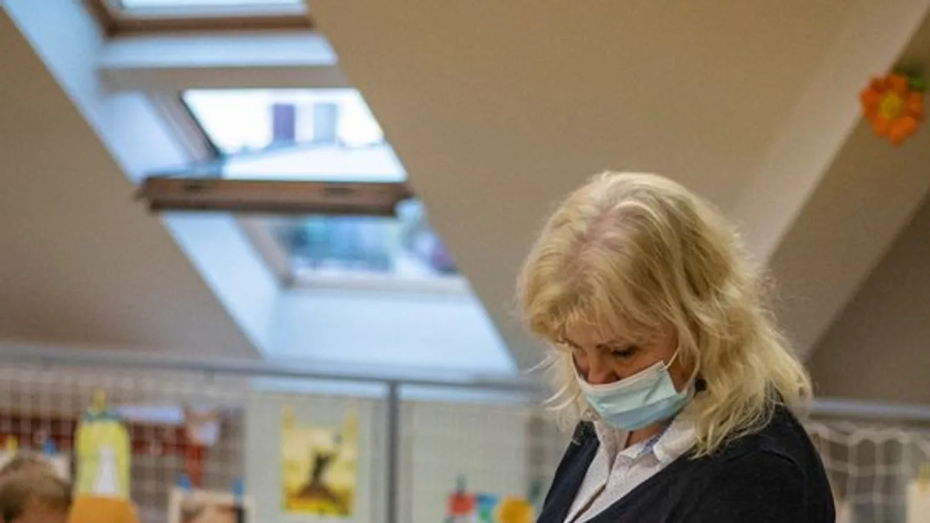 Gyengül a járvány Csehországban, a súlyos esetek száma is visszaesett