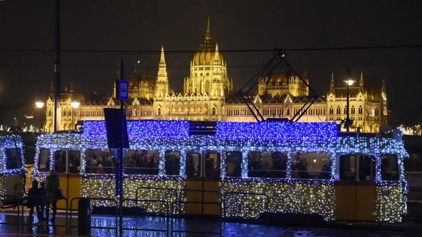 Hamarosan indulnak az adventi séták a karácsonyi fényekkel díszített utcákon