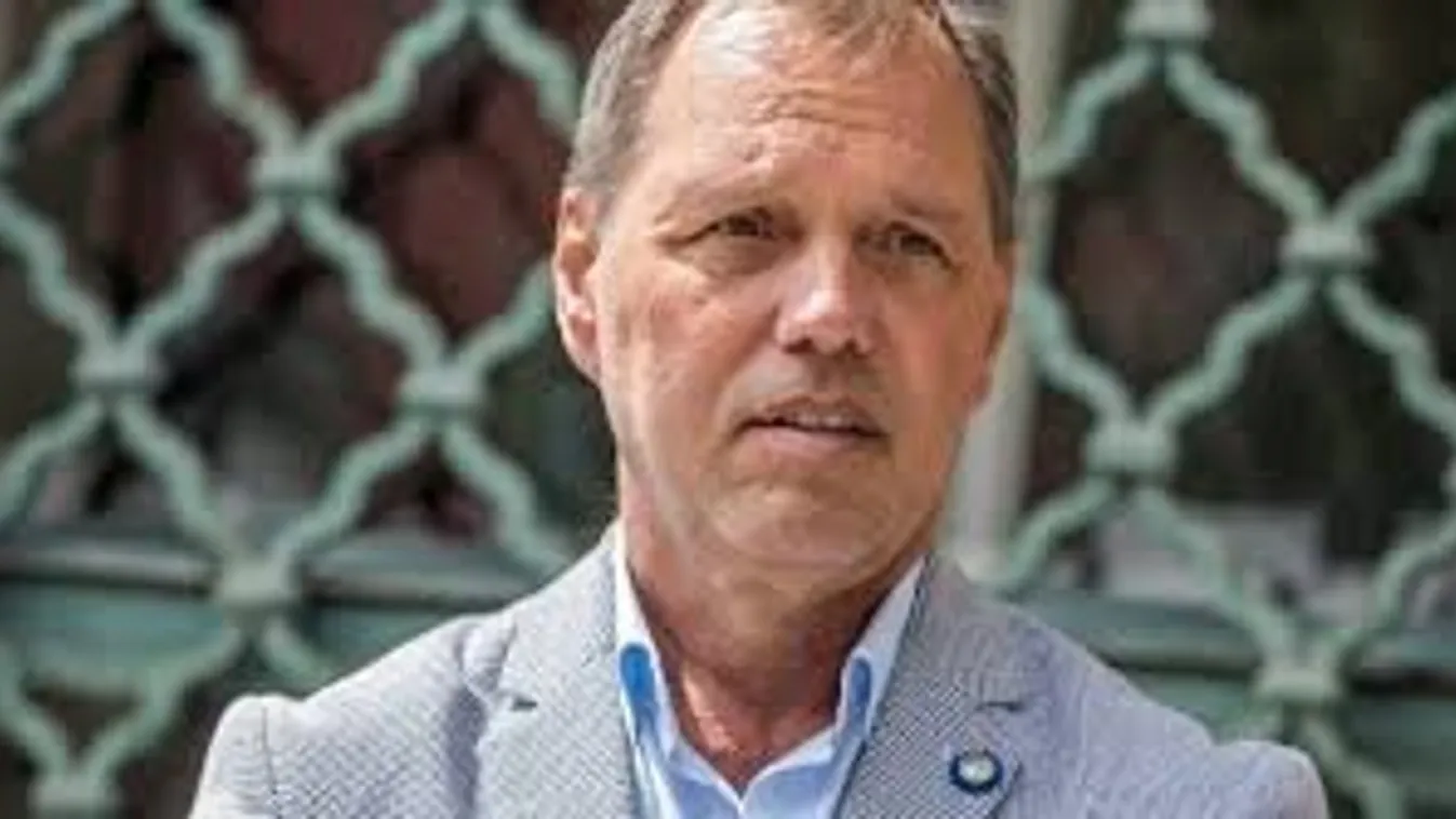 Szlávik János: jelenleg hatféle koronavírus elleni oltóanyaggal kísérleteznek a világban