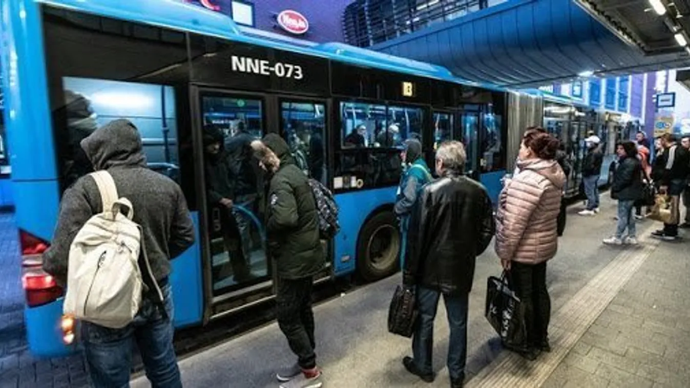 Továbbra sem sűríti járatait a BKK, pedig veszélyes a zsúfoltság