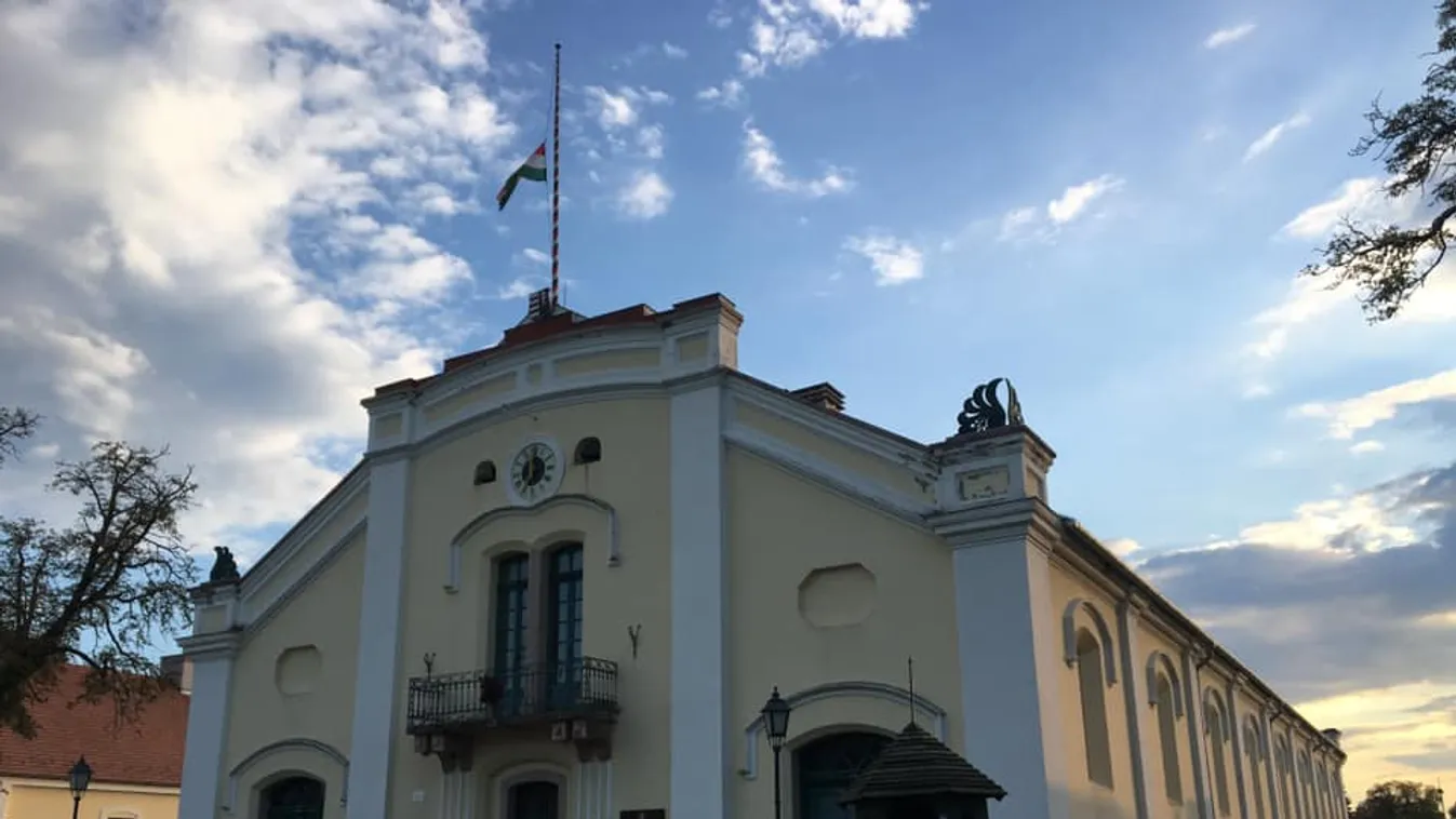 Látogatóközpontként nyílt meg a Magyar Királyi Lovarda kicsinyített mása